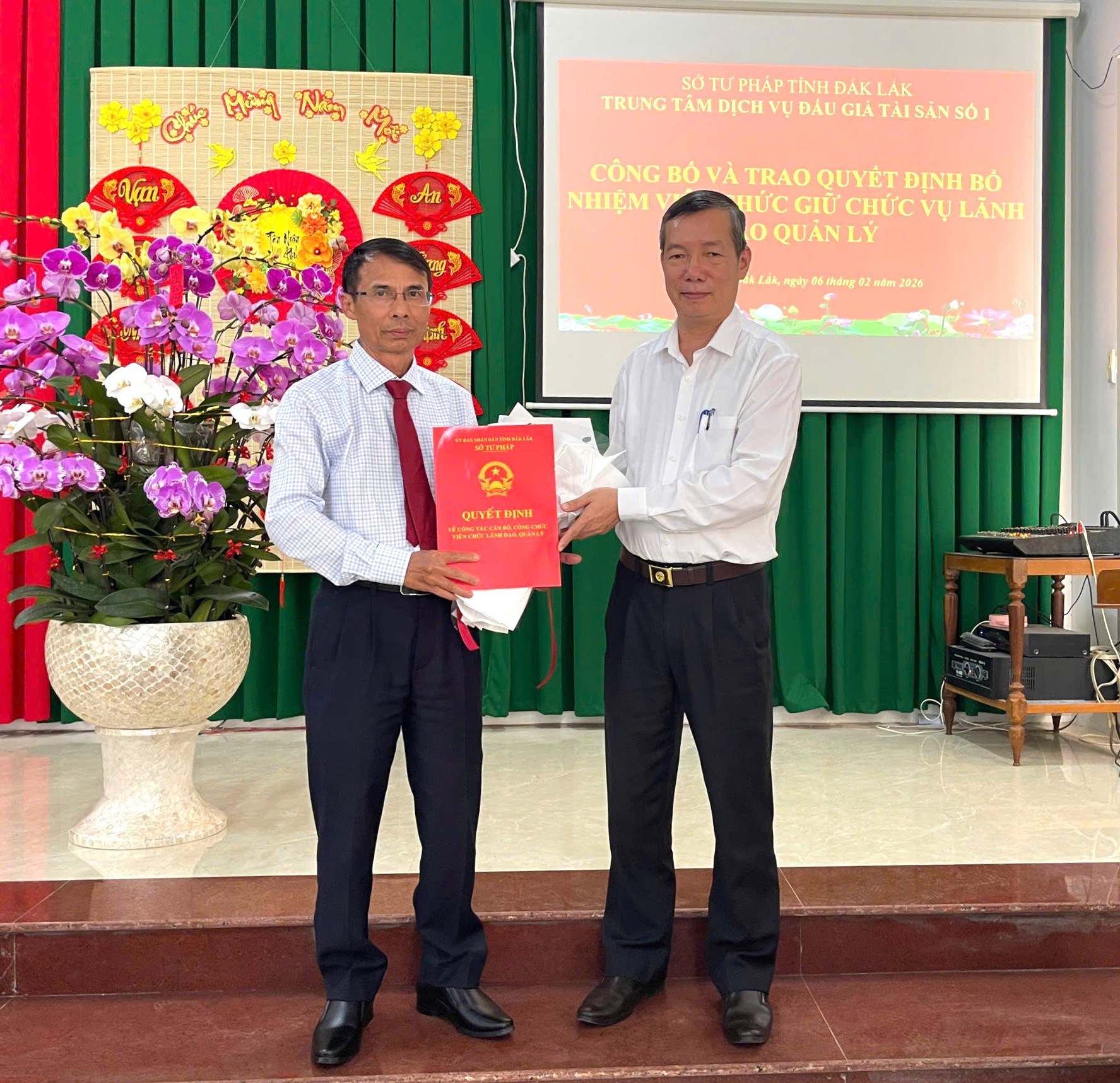 Sở Tư pháp công bố và trao Quyết định bổ nhiệm Giám đốc, Phó Giám đốc Trung tâm Dịch vụ đấu giá tài sản số 1