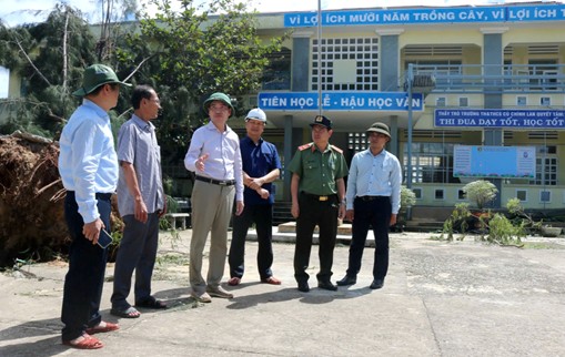 Chủ tịch UBND tỉnh Tạ Anh Tuấn: Huy động toàn lực khắc phục hậu quả bão số 13, sớm ổn định đời sống nhân dân