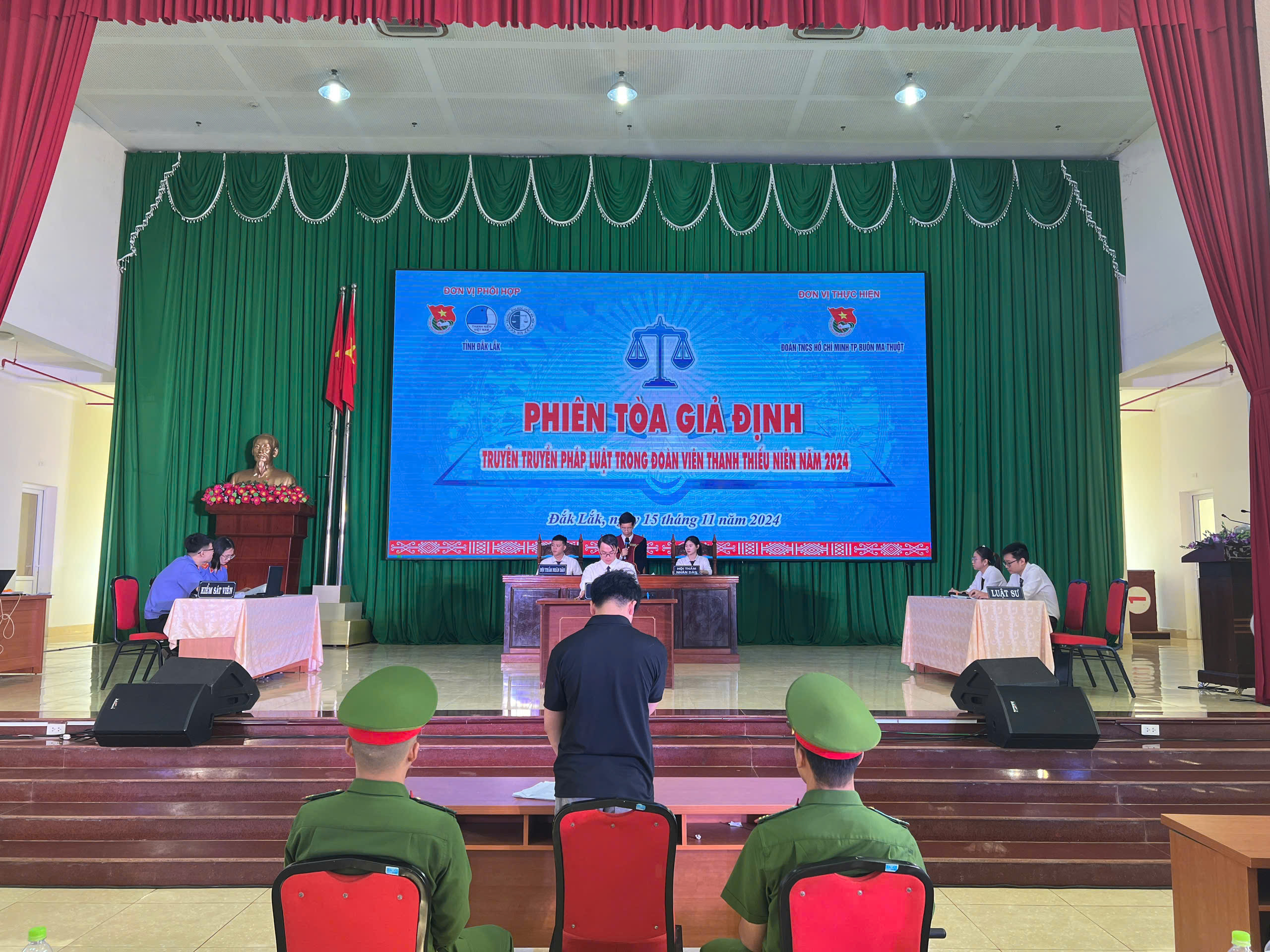 Tỉnh Đoàn TNCS Hồ Chí Minh tổ chức Chương trình “Phiên tòa giả định”  và “Rung chuông vàng tìm hiểu pháp luật” cho đoàn viên, thanh niên