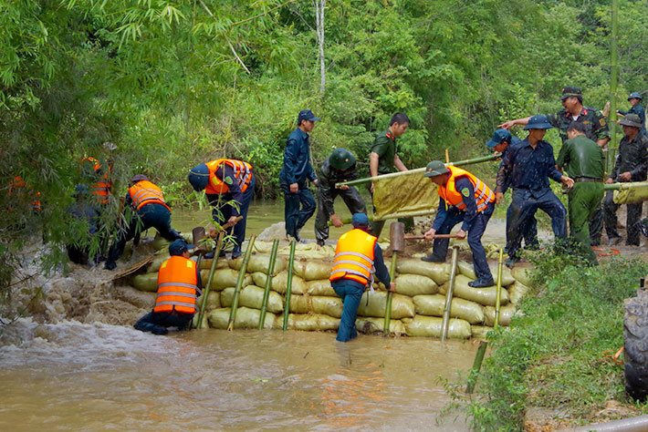 Ngày 21 tháng 10 năm 2025, Ủy ban nhân dân tỉnh Đắk Lắk vừa ban hành Công văn số 06218/UBND-NNMT chỉ đạo các sở, ban, ngành, địa phương và các đơn vị liên quan khẩn trương triển khai công tác phòng, chống thiên tai trong mùa mưa bão năm 2025.