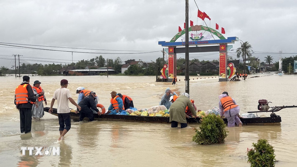 Bài toán khó: Vừa khắc phục lũ lụt, vừa đảm bảo bầu cử đúng luật tại Đắk Lắk