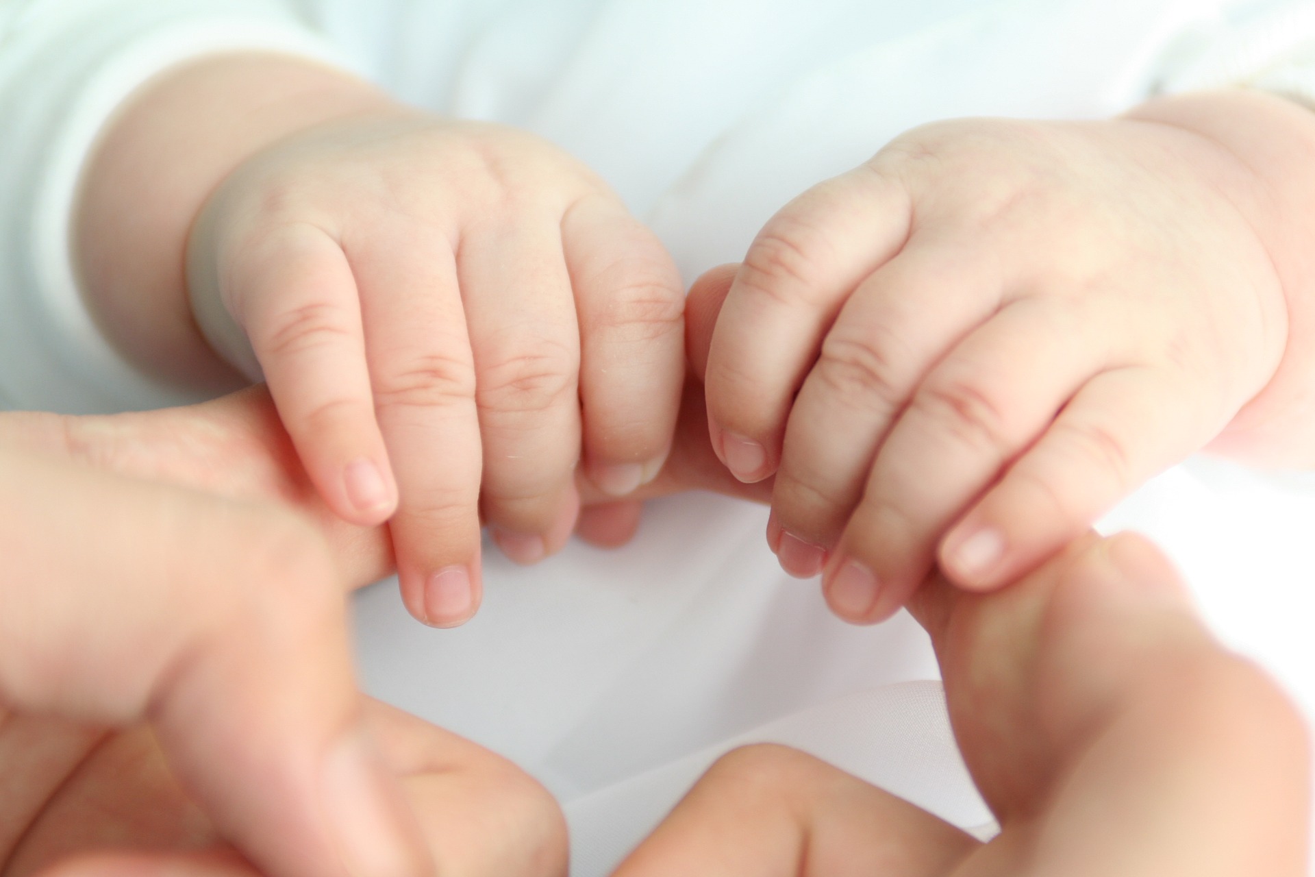 Tìm gia đình thay thế cho trẻ em - những điểm mới trong quy định pháp luật