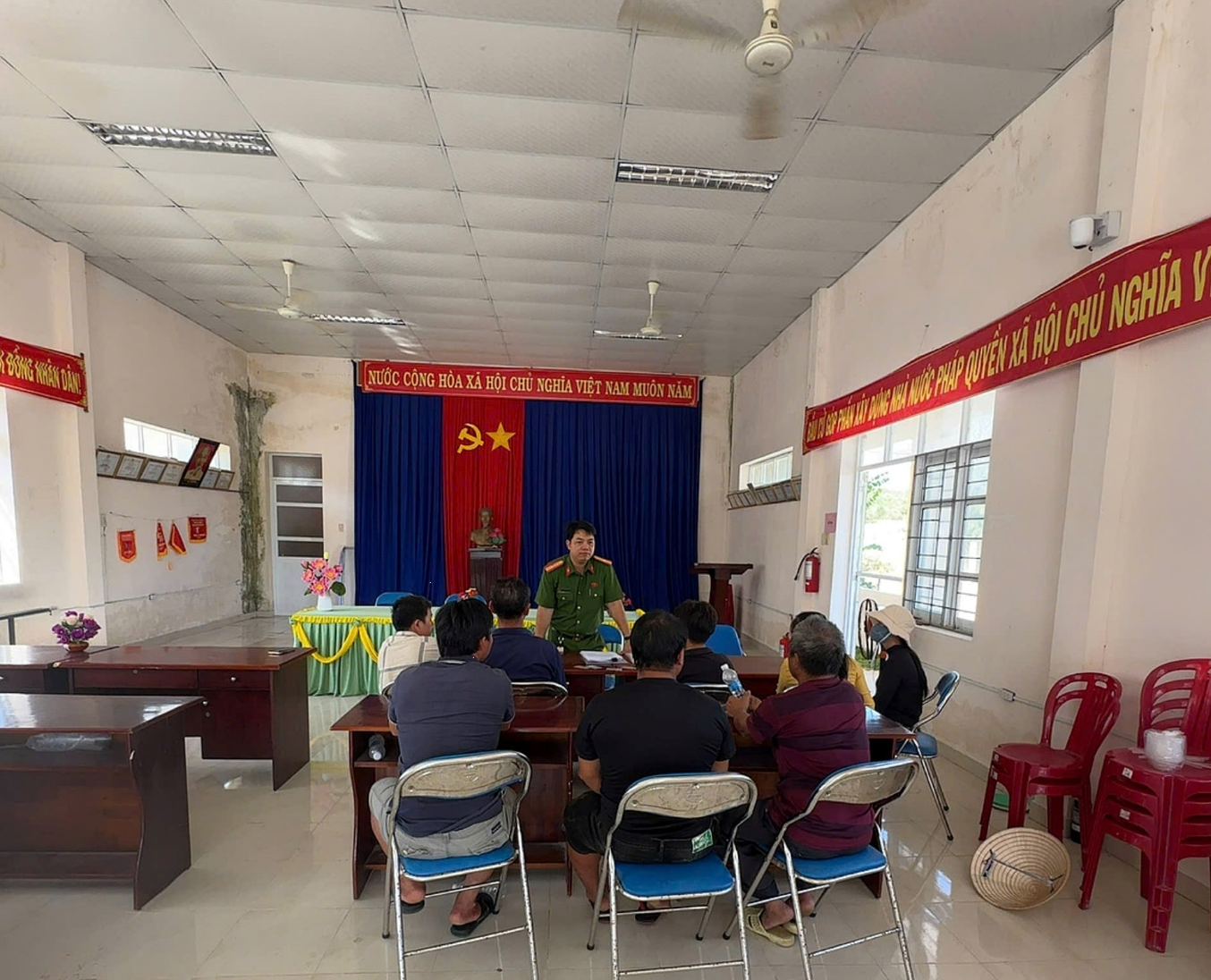 Phát huy vai trò của Công an xã trong công tác tuyên truyền pháp luật về giao thông đường thủy trên địa bàn xã Ô Loan