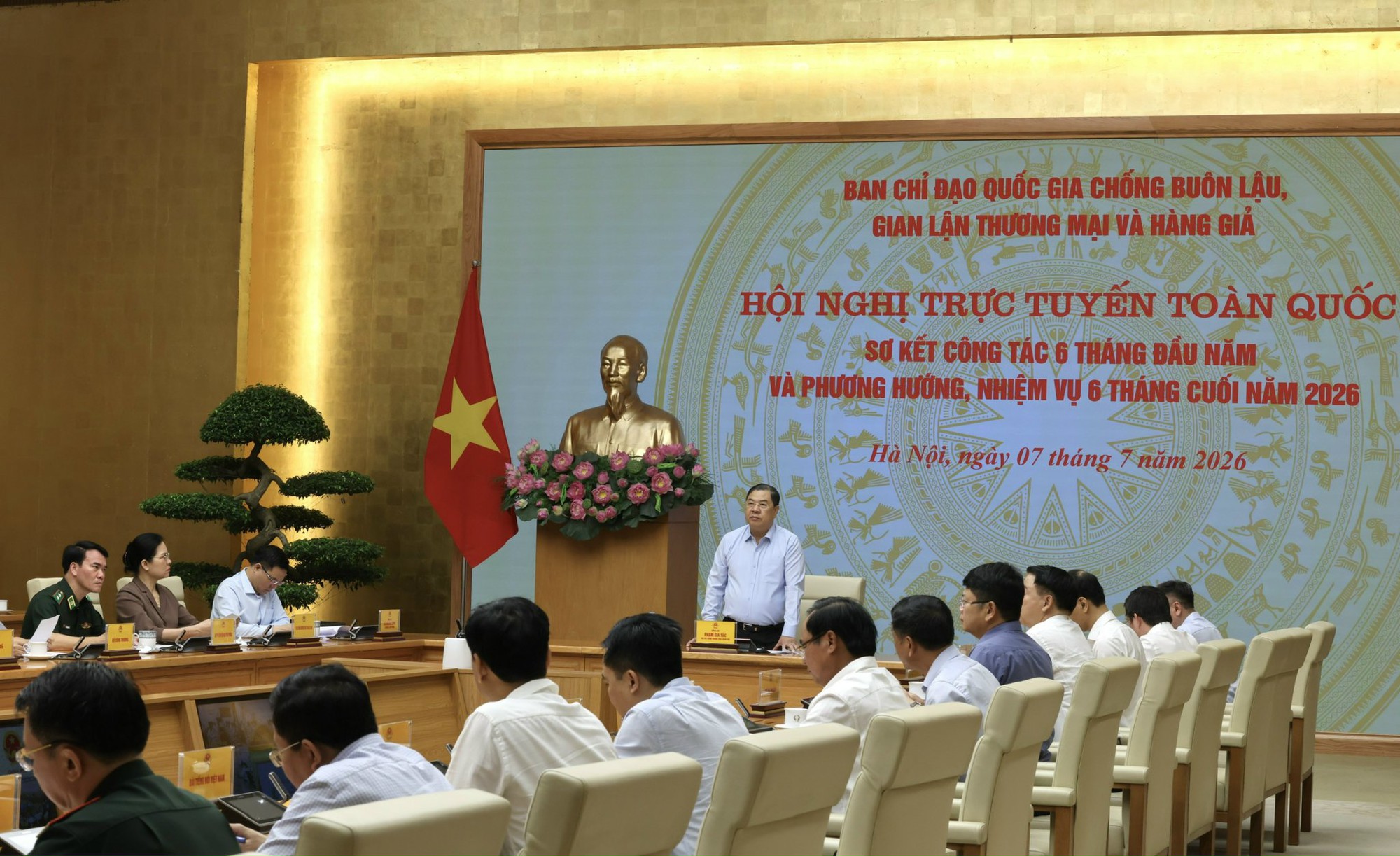 Buôn lậu, hàng giả vẫn diễn biến phức tạp: Phó Thủ tướng Phạm Gia Túc yêu cầu "không có điểm dừng" trong cuộc chiến 389